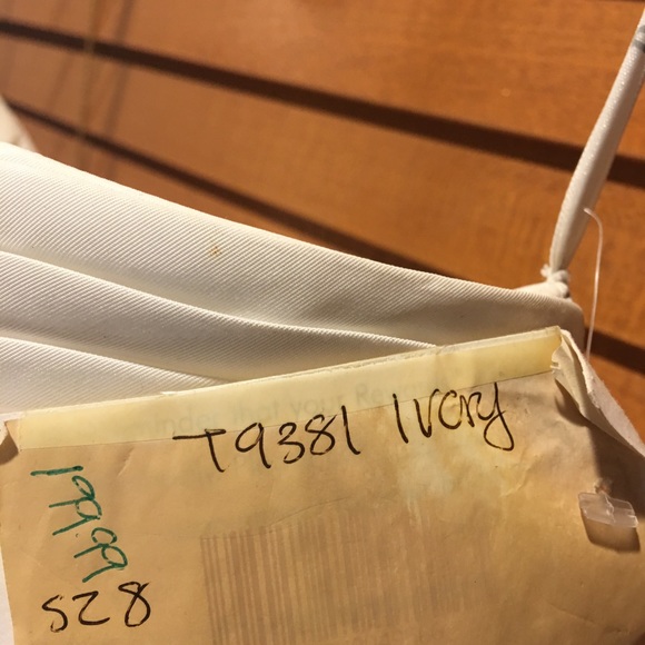 New With Tags Wedding Dress - Picture 4 of 8